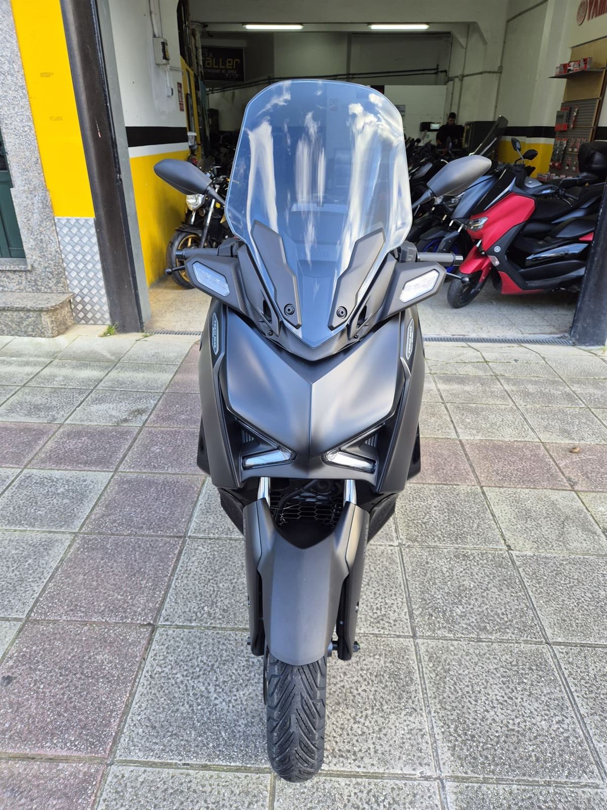 YAMAHA X-MAX 125 TECH MAX - Imagen 2