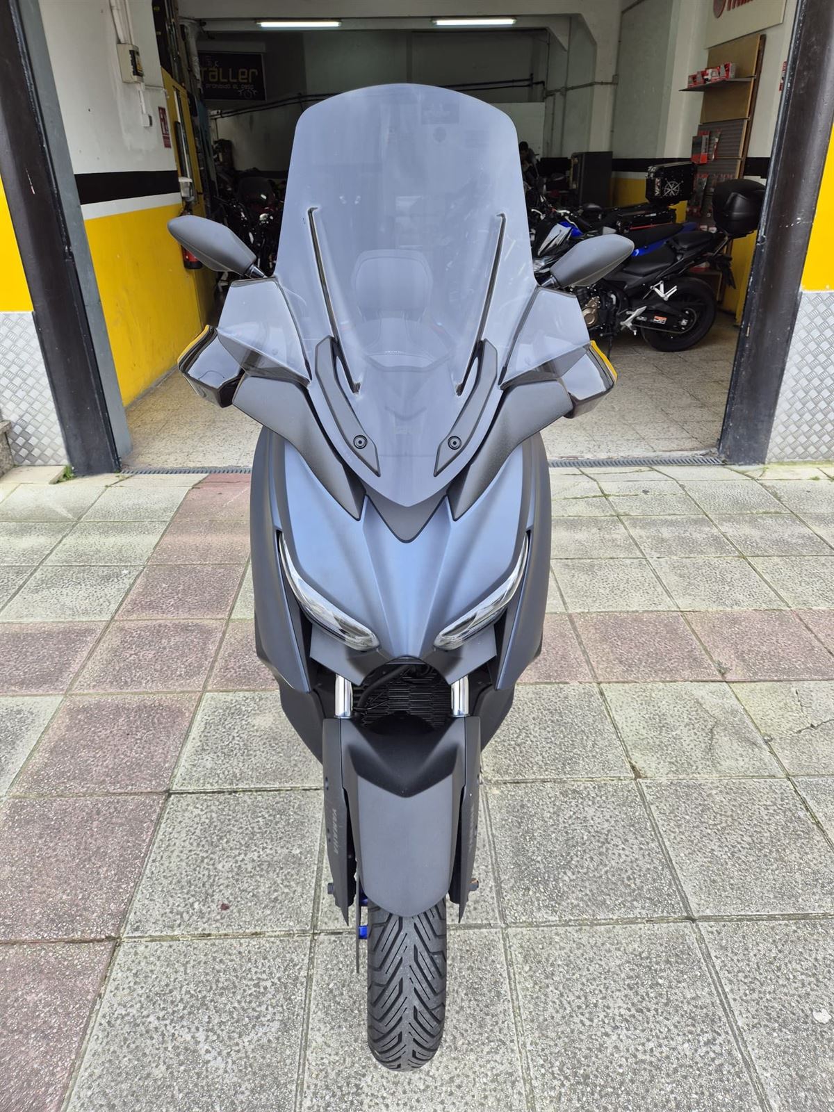 YAMAHA X-MAX 300 - Imagen 2
