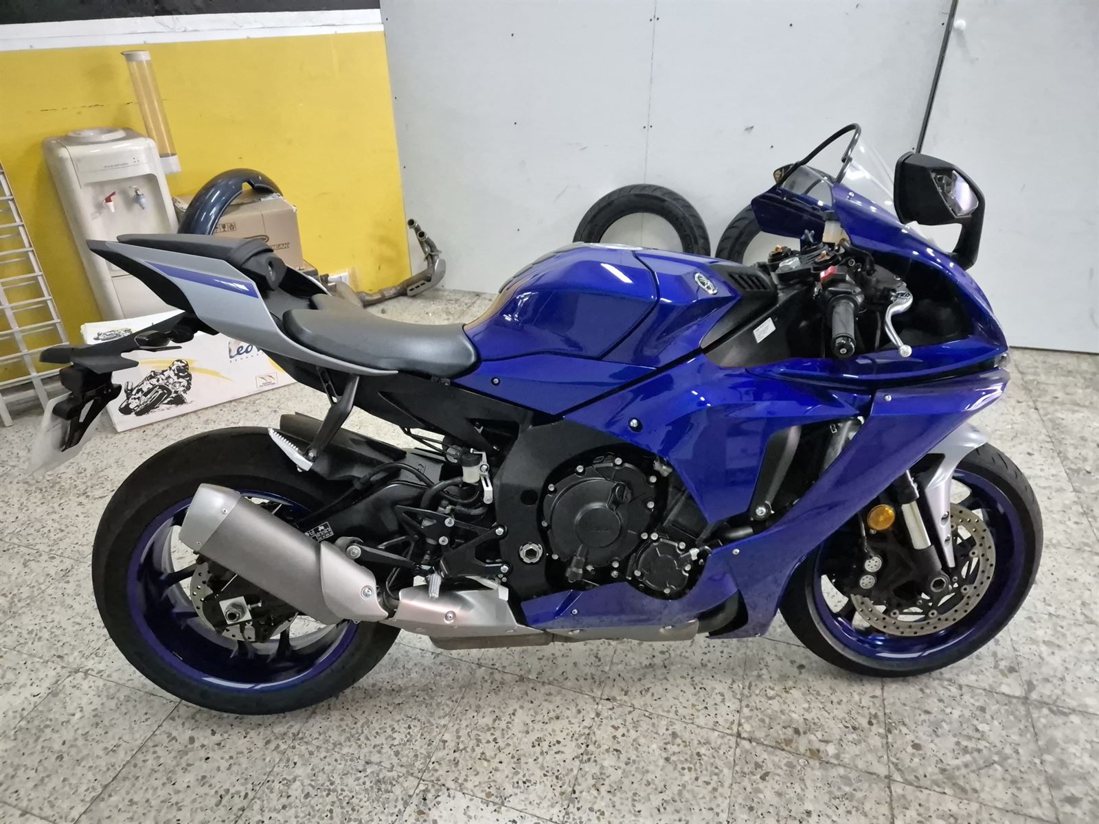 YAMAHA YZF-R1 - Imagen 1