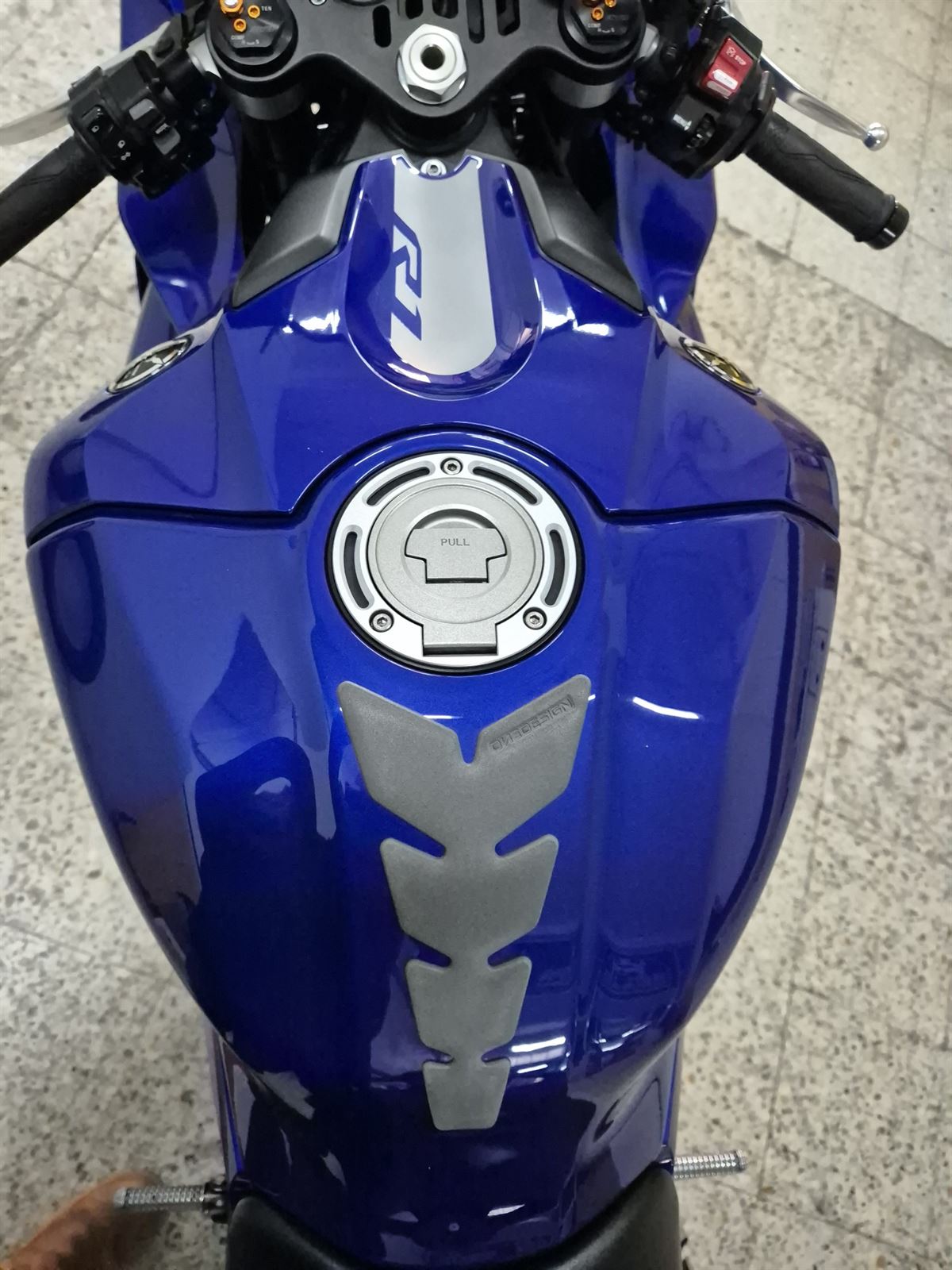 YAMAHA YZF-R1 - Imagen 7